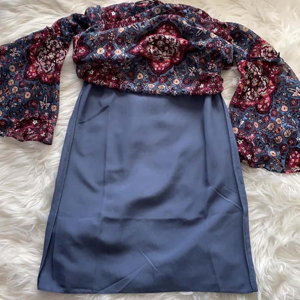WHBM Bell Sleeve Medallion Print Dress Size XS - Picture 14 of 16